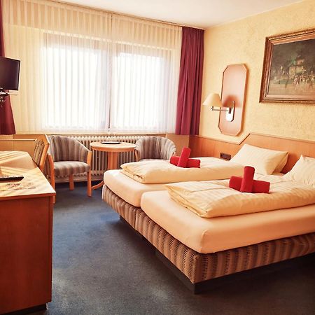 Hotel-Barbarossa-Garni Bei Hanau 布罗登巴赫 外观 照片
