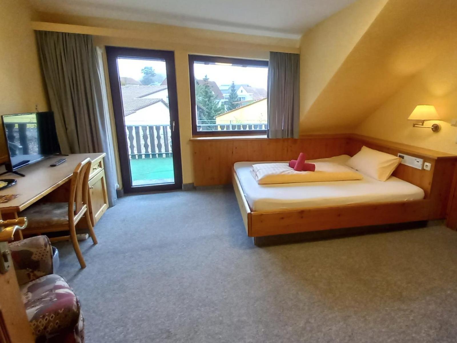 Hotel-Barbarossa-Garni Bei Hanau 布罗登巴赫 外观 照片