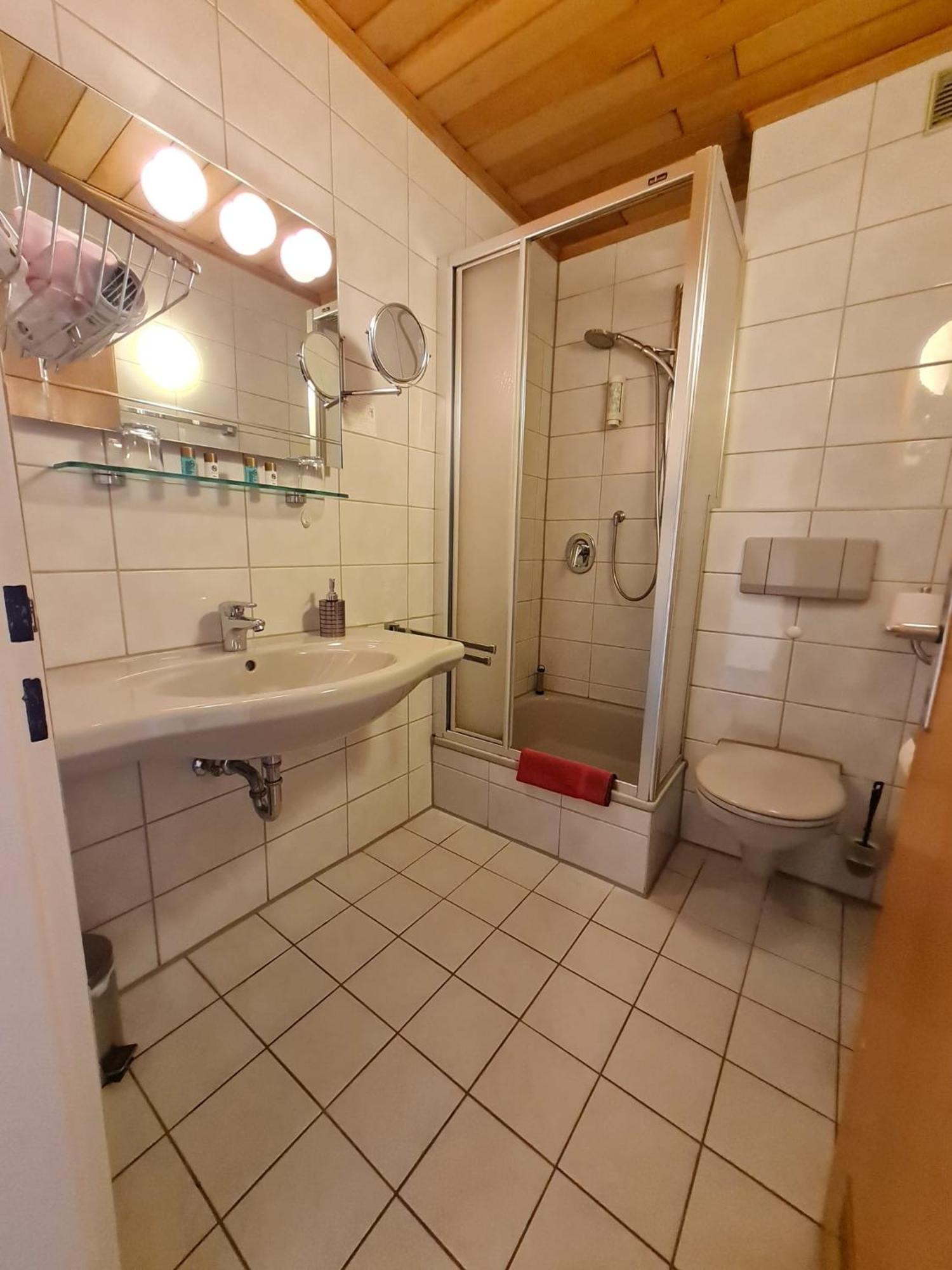 Hotel-Barbarossa-Garni Bei Hanau 布罗登巴赫 外观 照片