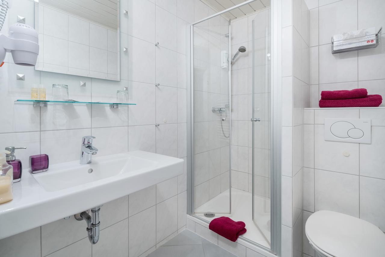 Hotel-Barbarossa-Garni Bei Hanau 布罗登巴赫 外观 照片